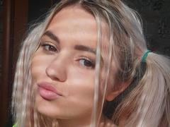 WhitePanterka - female webcam at xLoveCam