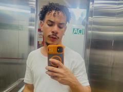 WildLeoHot - male webcam at xLoveCam