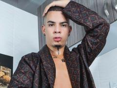 WildLeoHot from xLoveCam