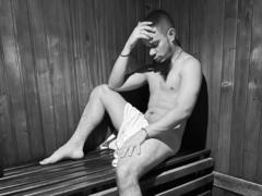 WildLeoHot from xLoveCam