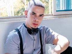 WildLeoHot - male webcam at xLoveCam