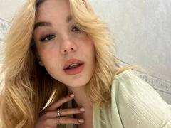 MakSisisia - blond female with  big tits webcam at xLoveCam