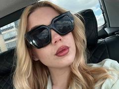 MakSisisia - blond female with  big tits webcam at xLoveCam