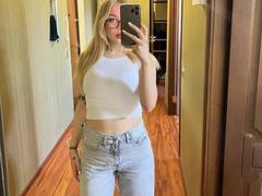 MakSisisia - blond female with  big tits webcam at xLoveCam