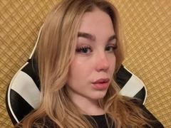 MakSisisia from xLoveCam