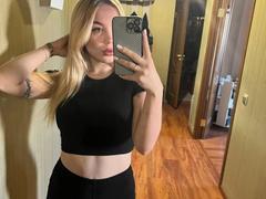 MakSisisia from xLoveCam