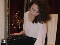 Wildandsexy25-hot - female with brown hair webcam at xLoveCam