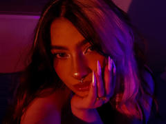 WillowRosse - female with brown hair webcam at xLoveCam