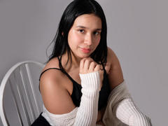 WinniBerthTaylor - female with brown hair and  big tits webcam at xLoveCam