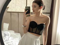 Wixiyaa - female with brown hair and  small tits webcam at xLoveCam