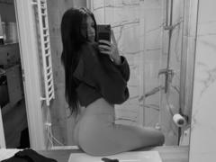 Wixiyaa - female with brown hair and  small tits webcam at xLoveCam