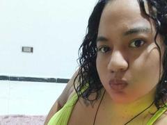 WolfBigTits - female with black hair webcam at xLoveCam