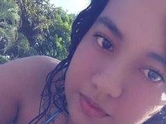 WolfBigTits - female with black hair webcam at xLoveCam