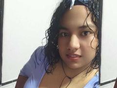 WolfBigTits - female with black hair webcam at xLoveCam