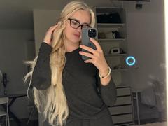 WorldClassBlondy - female webcam at xLoveCam