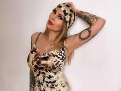 XANIA-WET - blond female webcam at xLoveCam