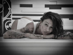 Xenthia - female with black hair webcam at xLoveCam