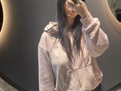 Florianna - female with brown hair webcam at xLoveCam