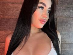 xJuliax - female with black hair and  big tits webcam at xLoveCam