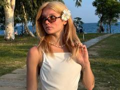 YaekoBordges - blond female webcam at xLoveCam
