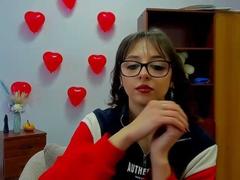 Yaluna from xLoveCam