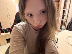 JeanninePaup - female with brown hair webcam at LiveJasmin