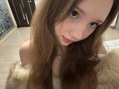 JeanninePaup - female with brown hair webcam at LiveJasmin