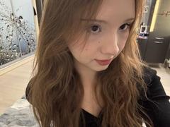 JeanninePaup - female with brown hair webcam at LiveJasmin