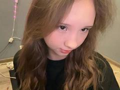 JeanninePaup - female with brown hair webcam at LiveJasmin