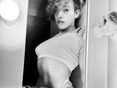 YeiSela - blond shemale webcam at xLoveCam