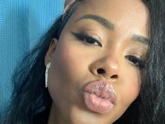 YensyAngel from xLoveCam