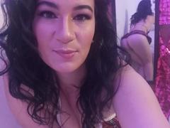 YessiHot - female with black hair webcam at xLoveCam