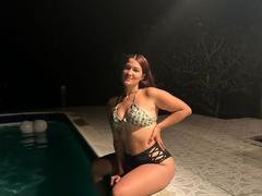 YessiHot - female with black hair webcam at xLoveCam