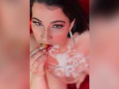 YessiHot - female with black hair webcam at xLoveCam