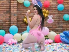 YessiHot - female with black hair webcam at xLoveCam