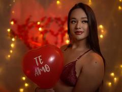 YessicaBelltran - shemale with black hair webcam at xLoveCam