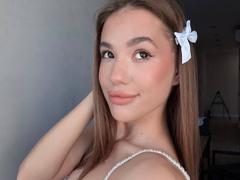 YiSadorra - female with brown hair webcam at xLoveCam