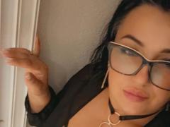 YnnaForU from xLoveCam