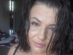 YnnaYub69 from xLoveCam