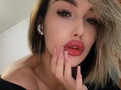 YourBanny - female with brown hair webcam at xLoveCam