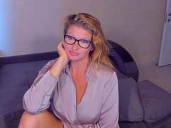 YourLinda777-hot - blond female webcam at xLoveCam