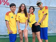 YouthWild - couple webcam at xLoveCam