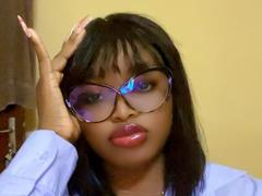 Youyune - female with black hair webcam at xLoveCam