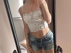 younglily-hot from xLoveCam