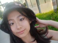 YuChenMin - female with black hair and  small tits webcam at xLoveCam