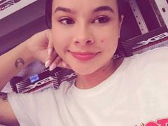 MariHotDivine - female with brown hair webcam at xLoveCam