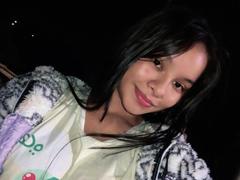 MariHotDivine - female with brown hair webcam at xLoveCam