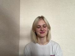 ZadaSteitzer - blond female webcam at xLoveCam