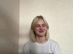 ZadaSteitzer - blond female webcam at xLoveCam