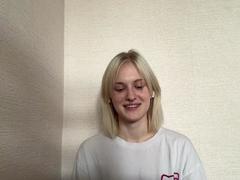 ZadaSteitzer - blond female webcam at xLoveCam